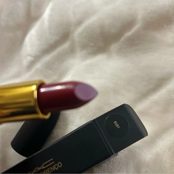 TRUE RED MAC X PEDRO LOURENCO Amplified Creme LE Lipstick MAC - Picture 8 of 11
